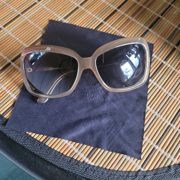 Burberry Sunglasses Tan Nova Check - Picture 11 of 11